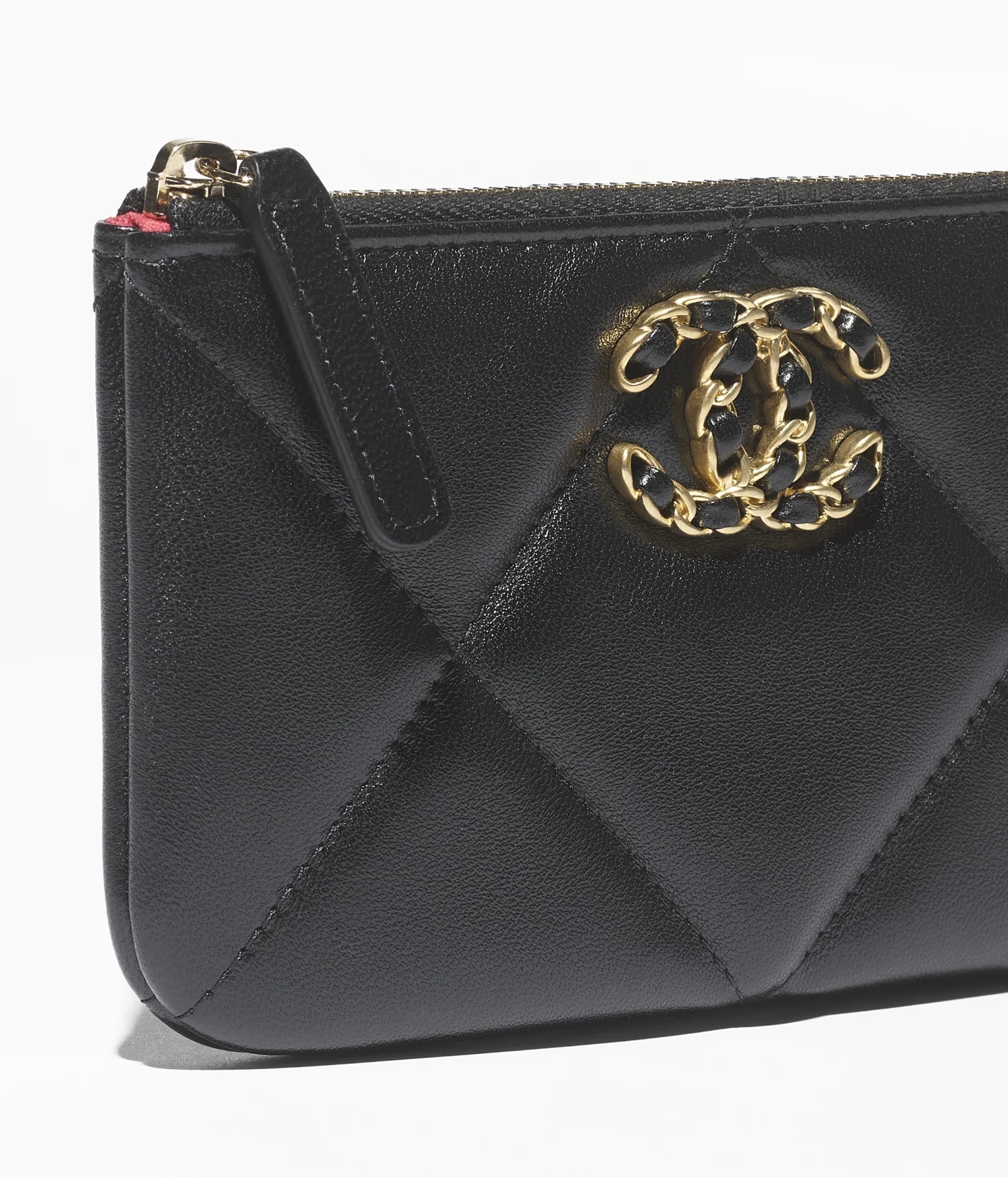 《CHANEL》大人気！24/25クルーズ シャネル 19 ミニポーチ