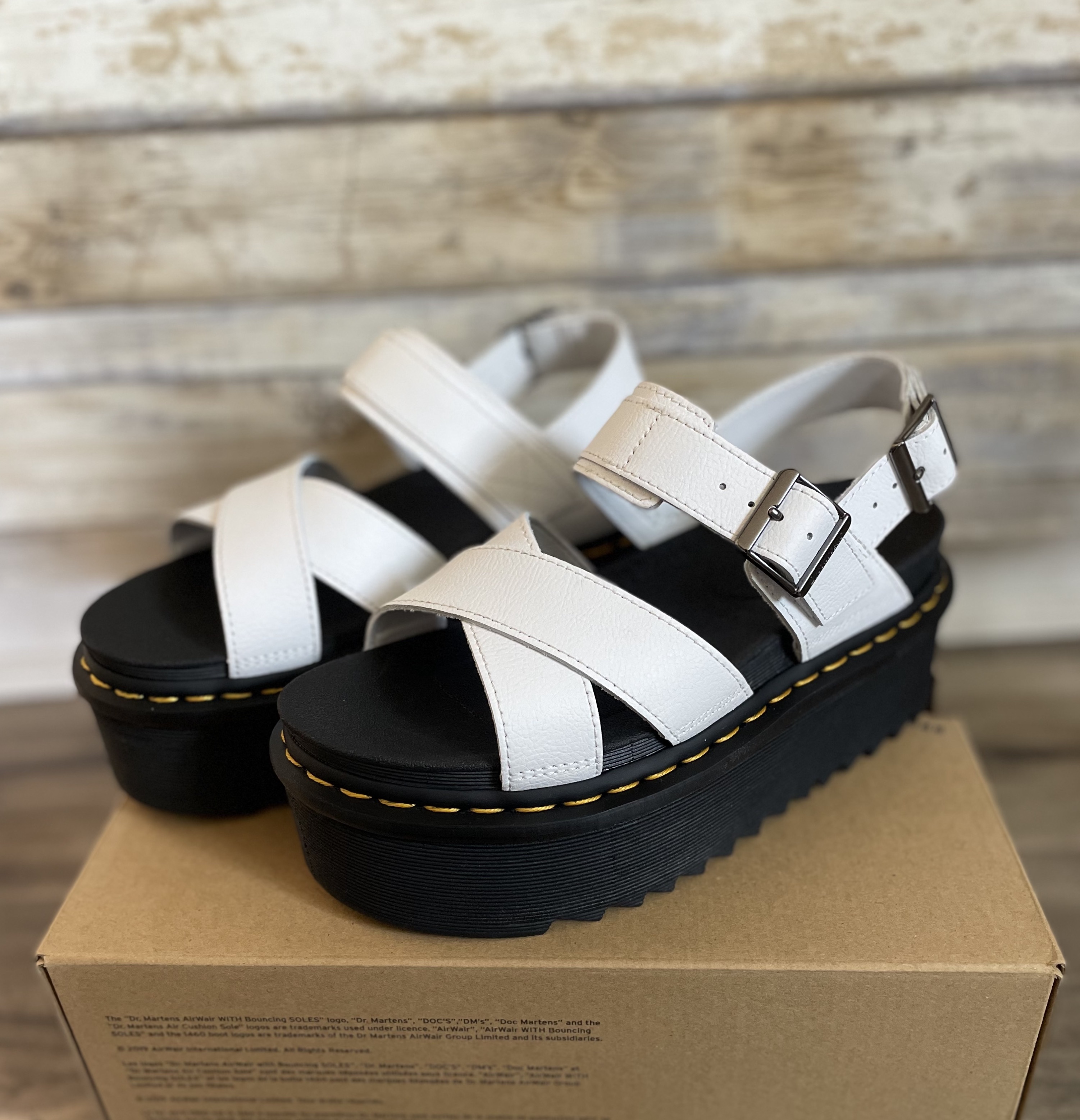 【DR. MARTENS】Voss II Quad Strappy Platform Sandal