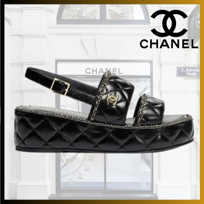 【25A 艶感ある素材にチェーンが華やかに】CHANEL サンダル