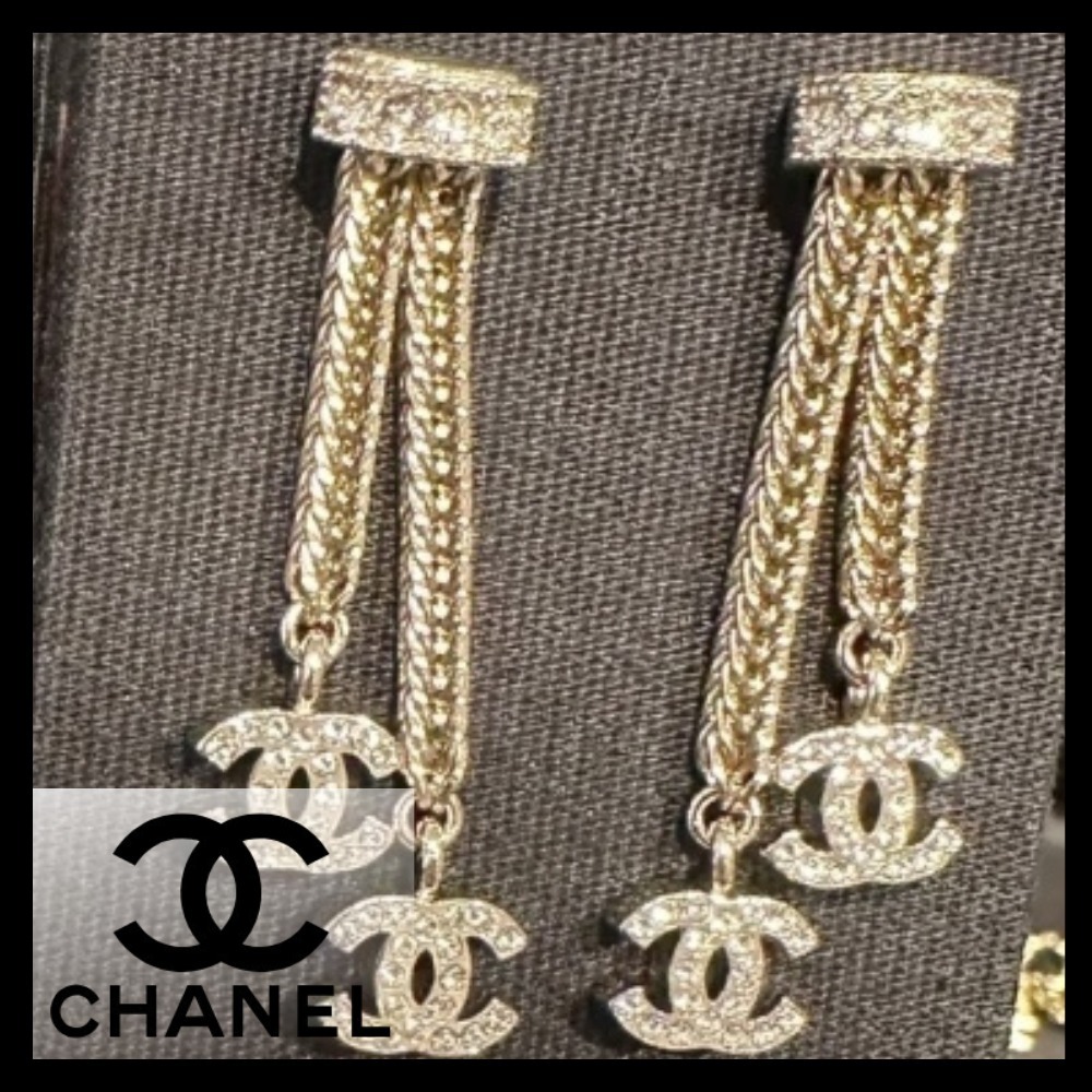 ゴージャスなアクセント♡【CHANEL】CCメタル ピアス
