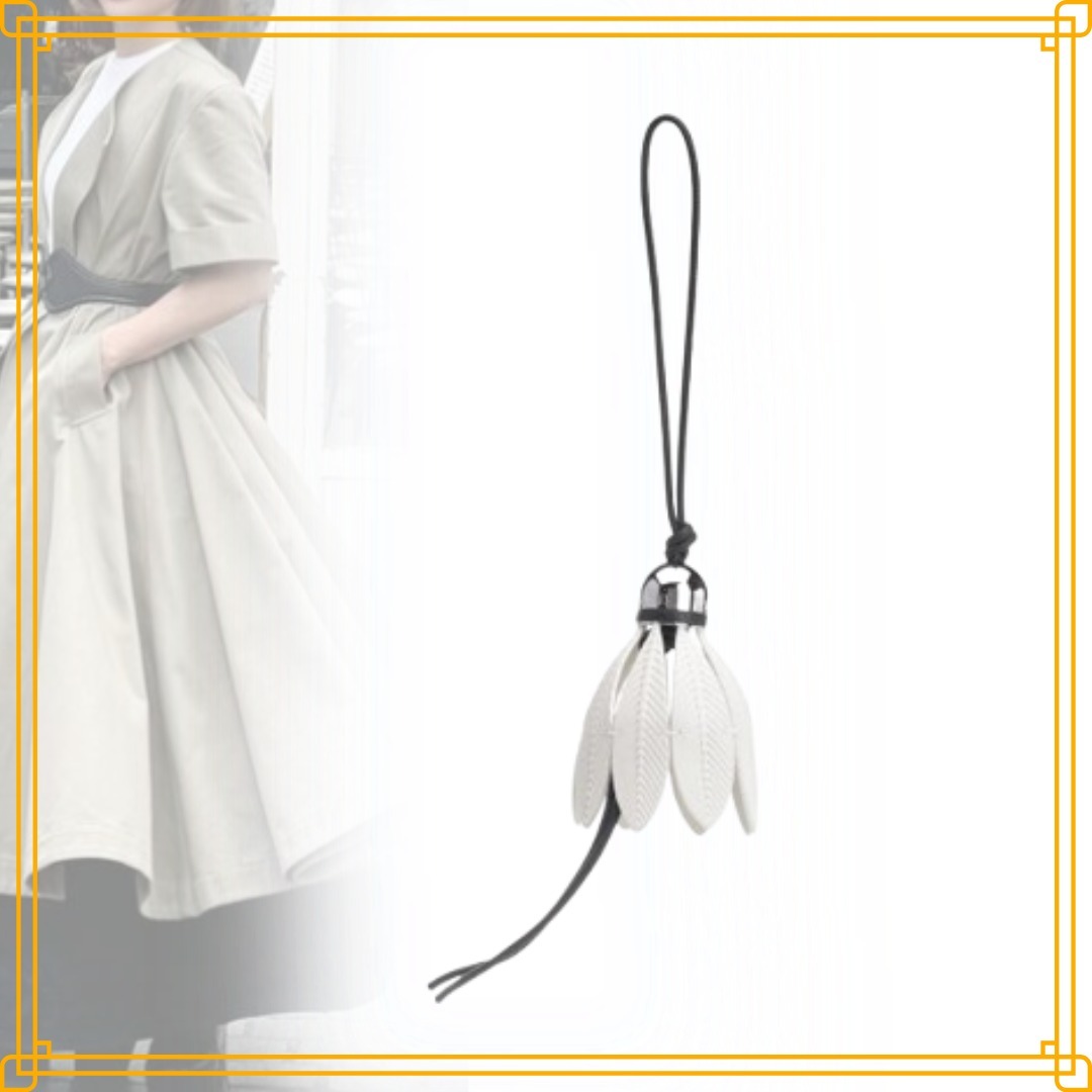 ◆完売前に◆【LOEWE】バドミントン チャーム