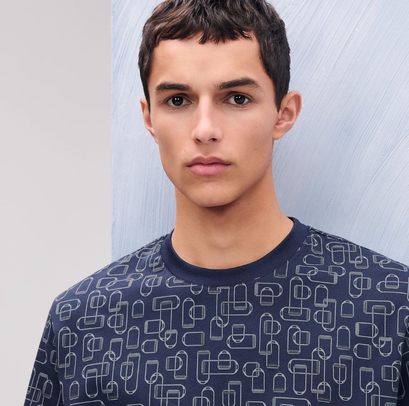 《都会的な軽快さを纏う》【HERMES】プリントTシャツ
