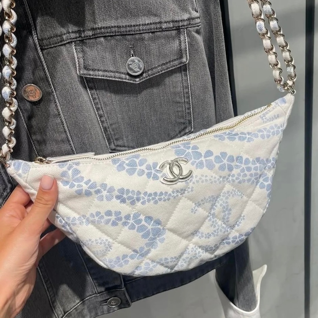 《大人カワイイ♡素敵》 CHANEL ホーボー バッグ