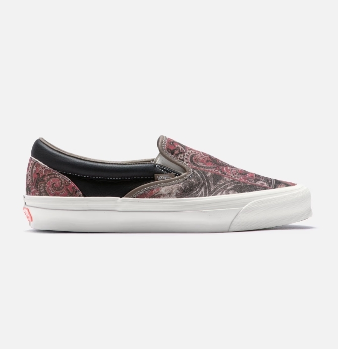 国内送 Vans☆Classic Slip-On LX ペイズリー柄 スニーカー 2色