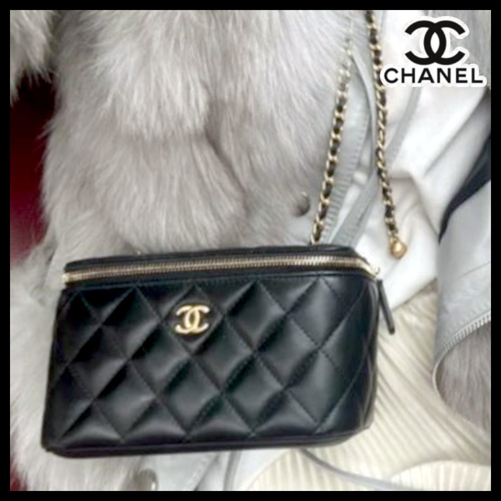 【フェミニンさをキリッと引き締め☆】CHANEL ヴァニティバッグ