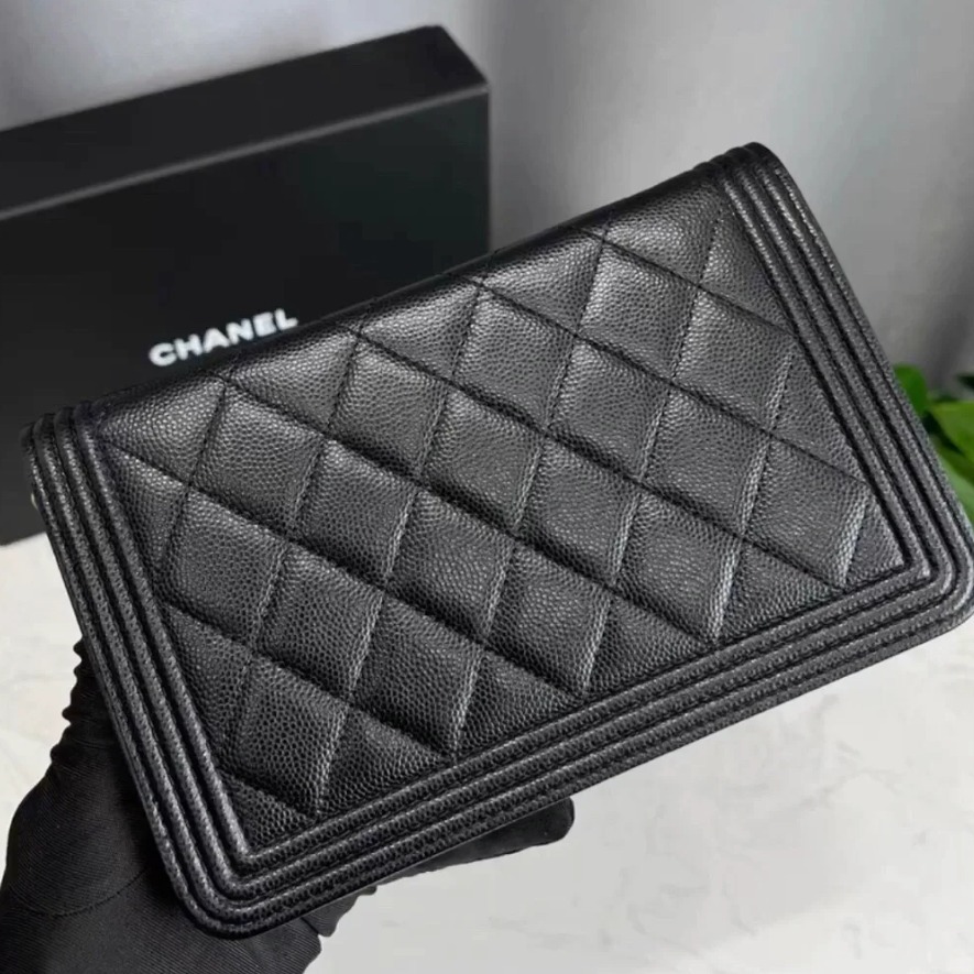 《CHANEL》BOY CHANEL チェーンウォレット