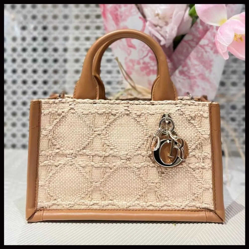 【これからの季節にぴったり♪】DIOR バッグ