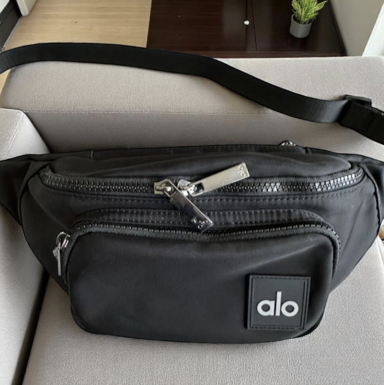 alo yoga バッグ