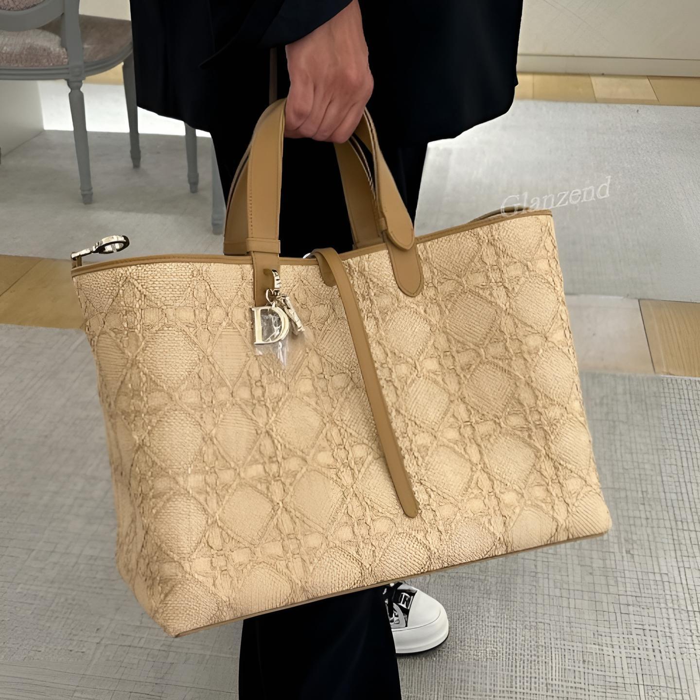 夏にピッタリのラフィア【Dior】《Dior Toujours》ラージバッグ