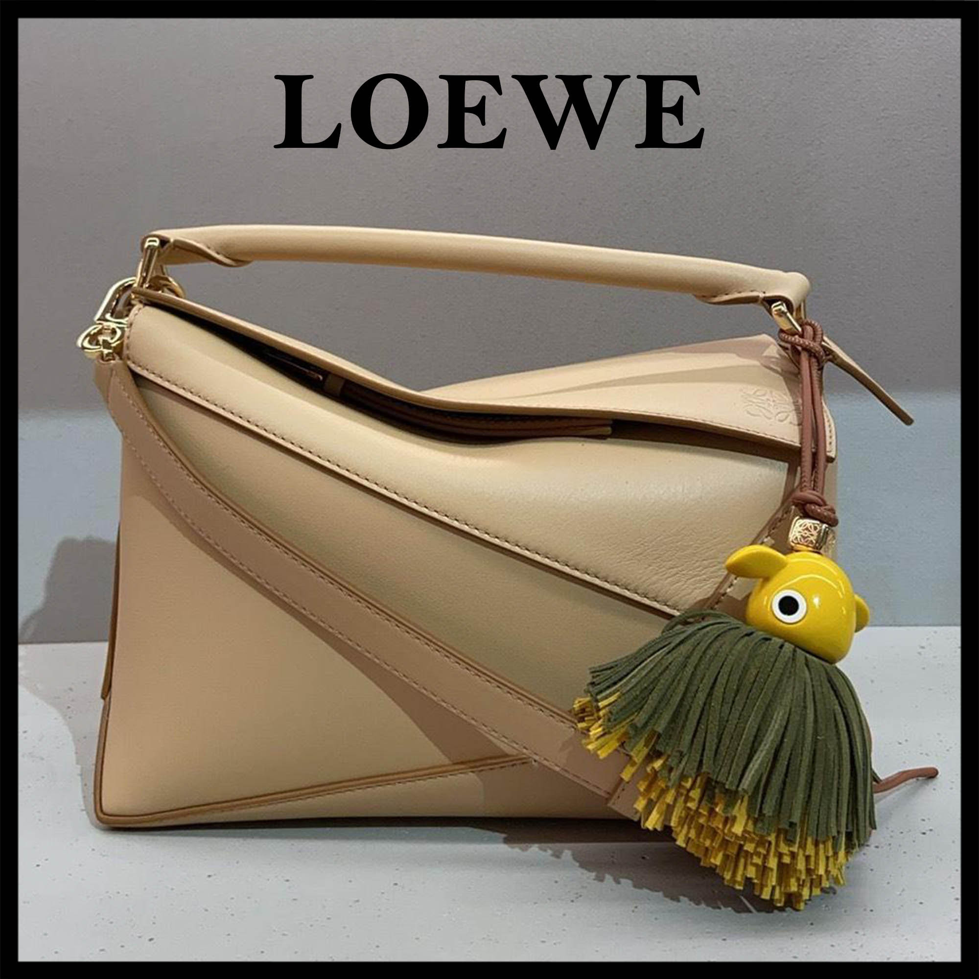 LOEWE直営店 ラムスキンの羽のように軽いパズル スモールバッグ