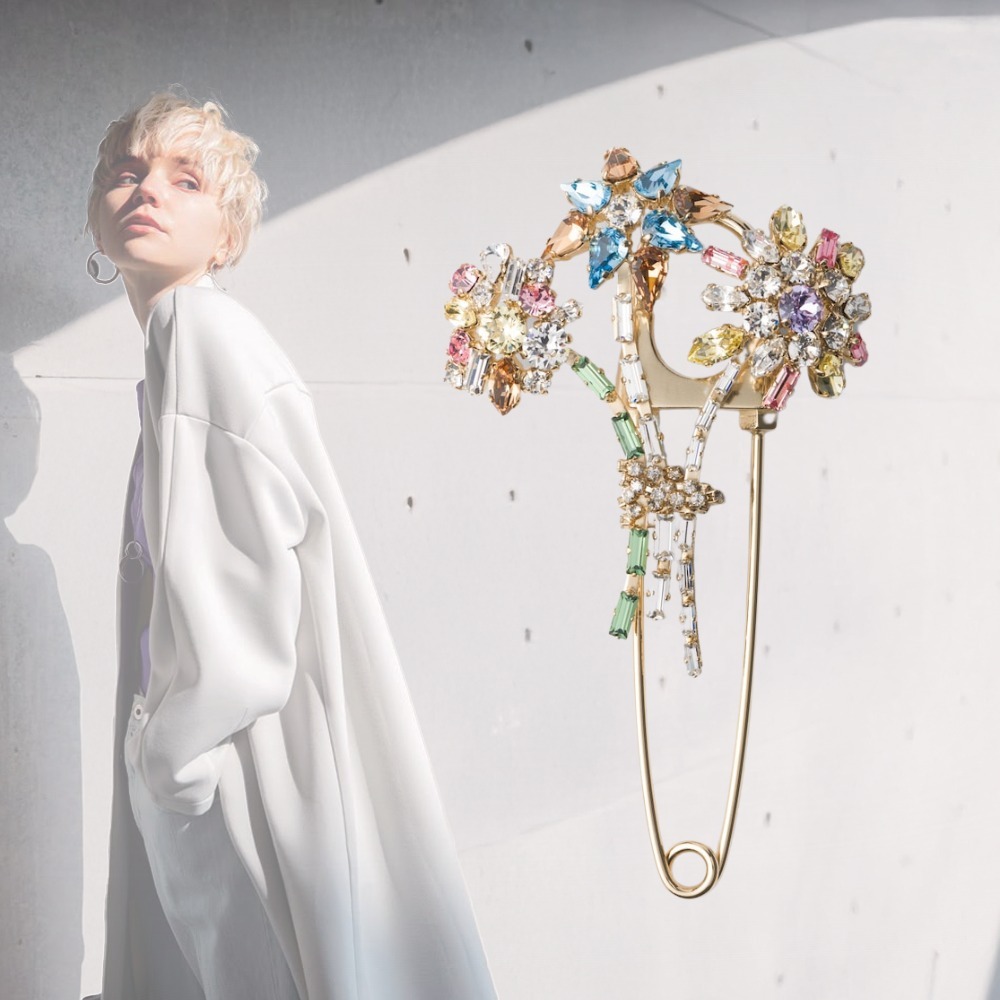 【大人エレガンス】PRADA プラダ クリスタル メタル ブローチ