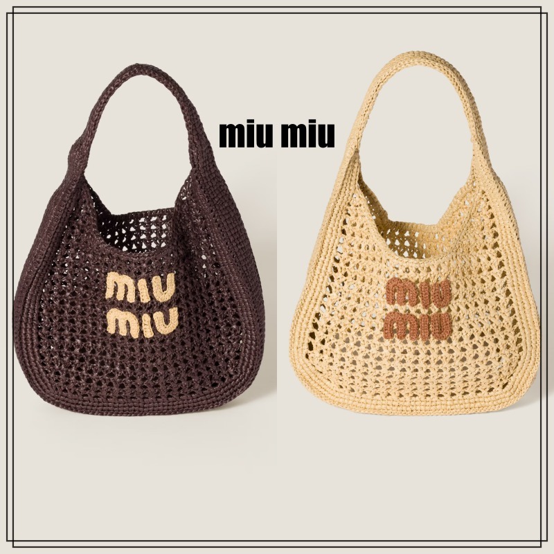 miu miu ラフィア風織りのホーボーバッグ