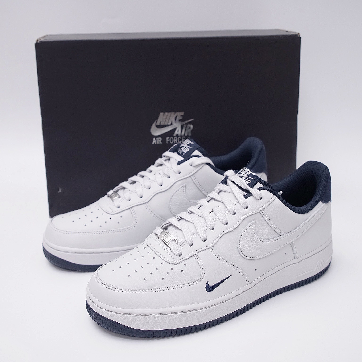 ★ナイキ★ Nike Air Force 1 07 LV8 navy
