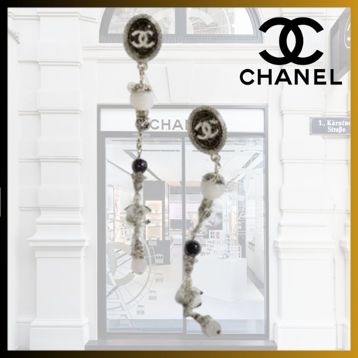【25A 贅沢デザインが煌めき揺れる】CHANEL ピアス