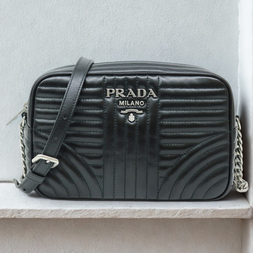 美品【プラダ】ダイアグラム チェーンミニショルダーバッグ