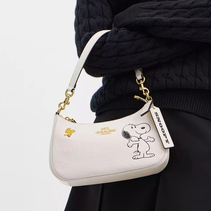 COACH X PEANUTS テリ ショルダー バッグ・スヌーピー ホワイト