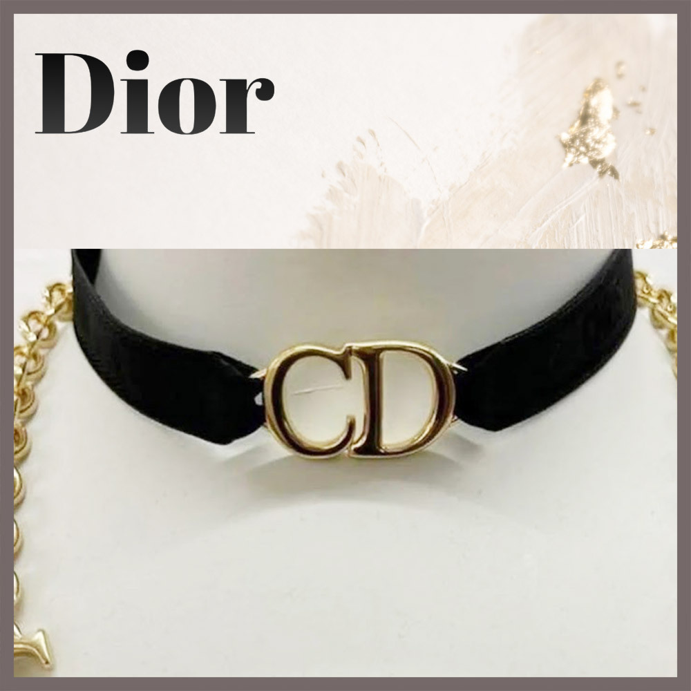 【ゴールドのロゴがアクセント】 Dior Saddle チョーカー