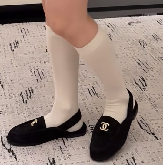 素足でも◎ 冬の温かサンダル CHANEL ムートンスリングバック