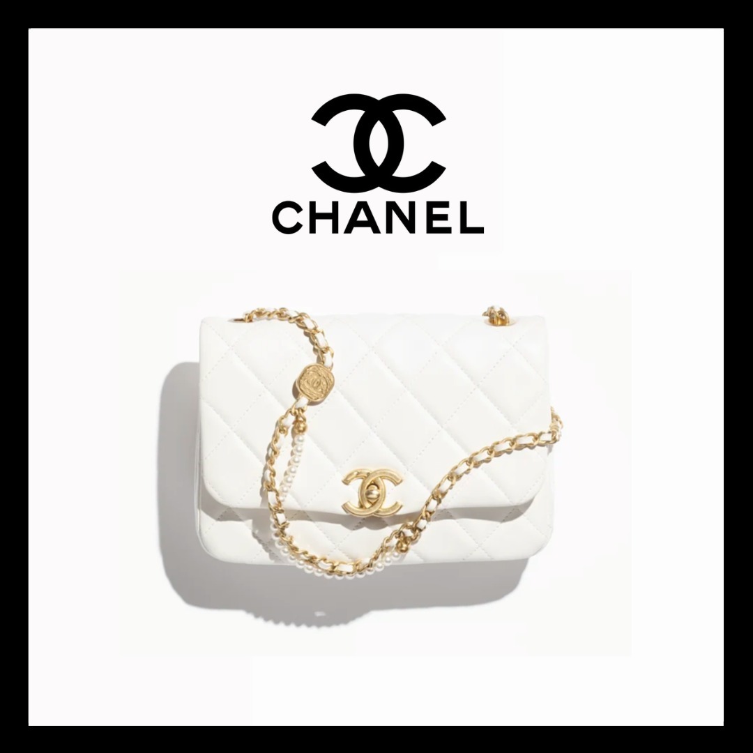 上品な白が引き立つ♡【CHANEL】ミニフラップバッグ