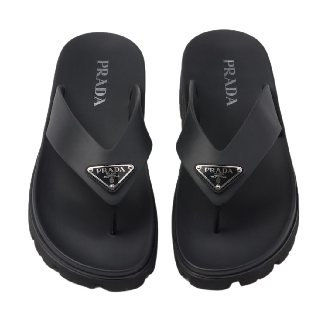 今年の夏に!《PRADA》ラバー トングサンダル