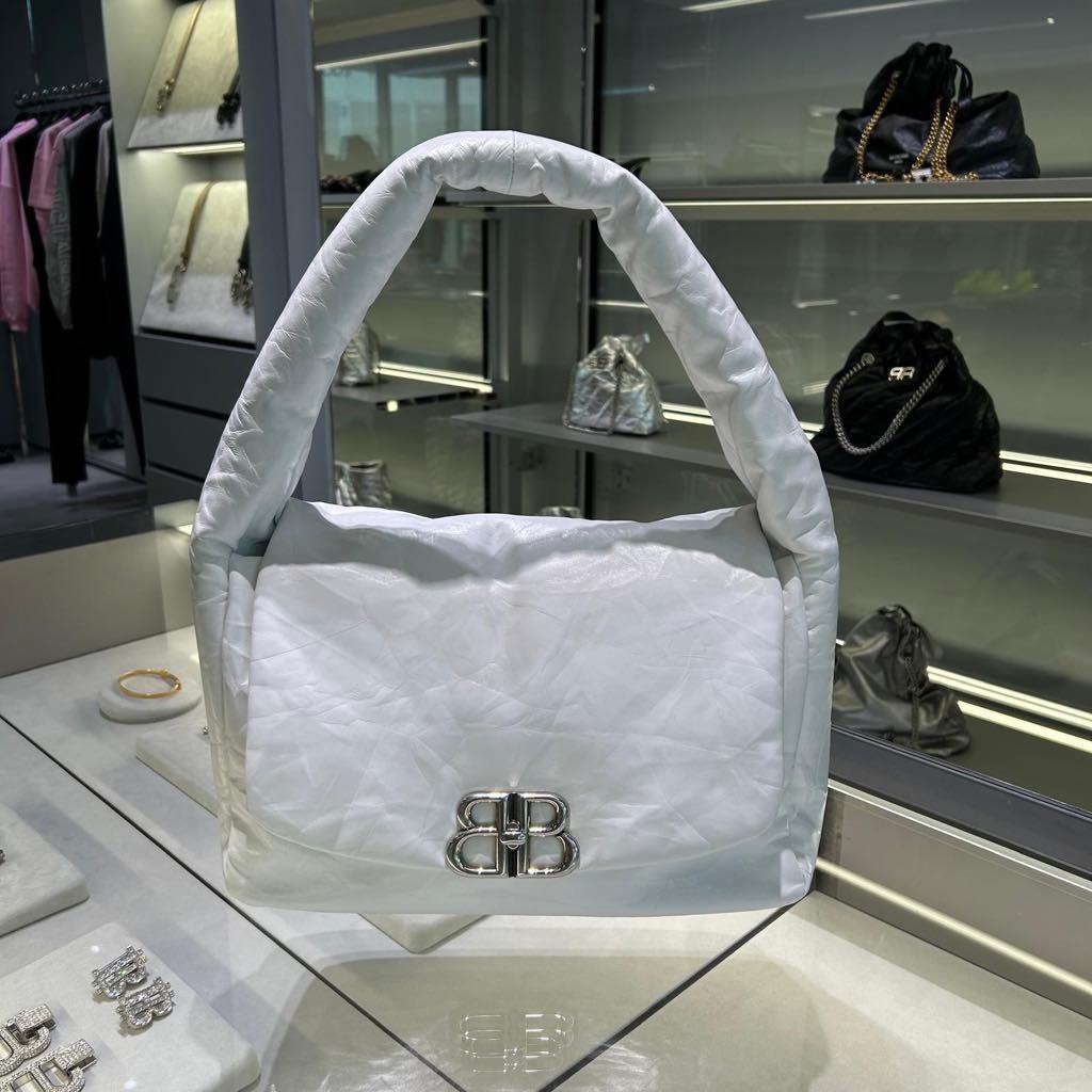 お買い得！！★ Balenciaga ★ Monaco スリングバッグ M