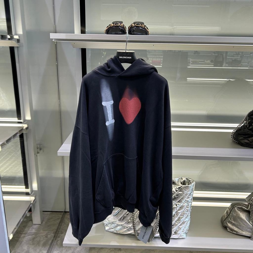 お買い得！！★Balenciaga★ Medium フィット フーディー Unisex