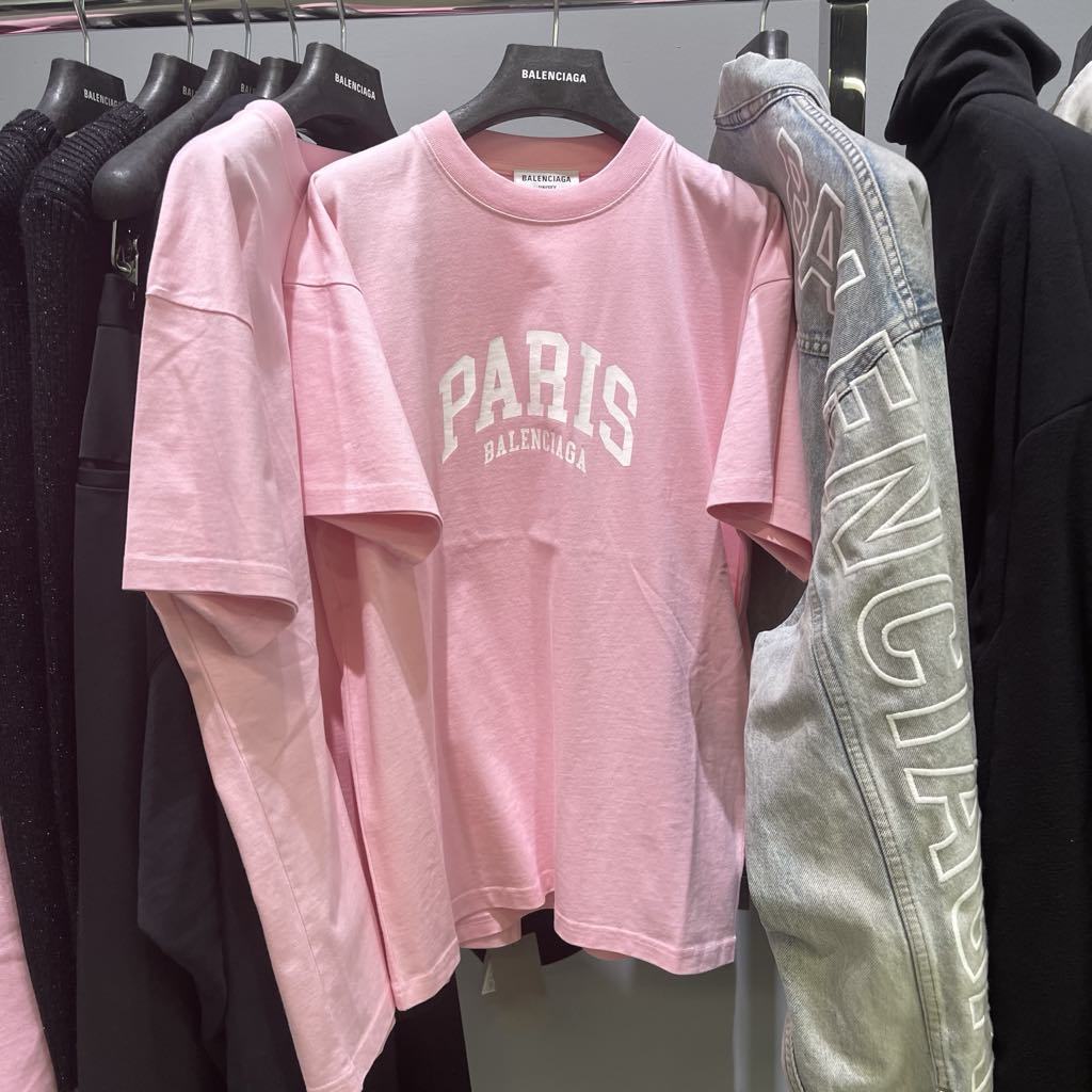 お買い得！！★ Balenciaga ★ Medium フィット Tシャツ Unisex