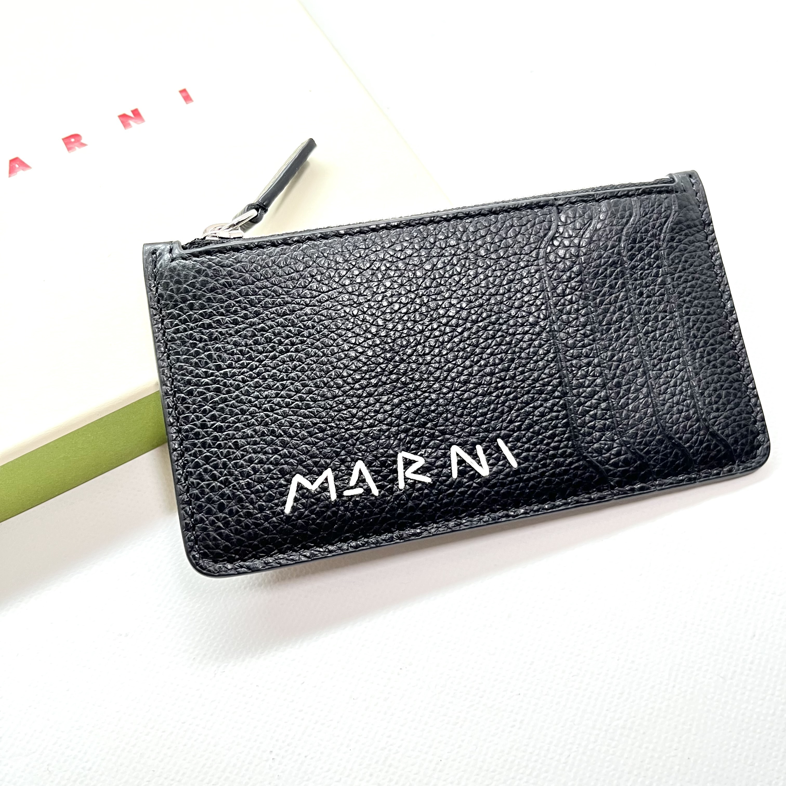 MARNI ☆ フラグメントケース / ジップ付きカードホルダー