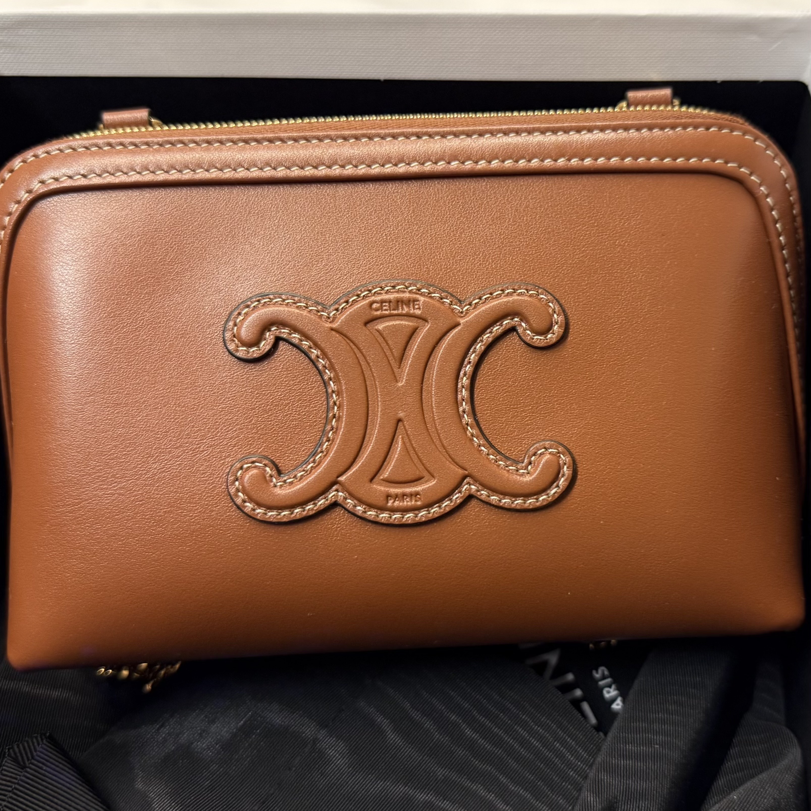 ステッチがお洒落♪ チェーン付き クラッチバッグ CELINE カーフ