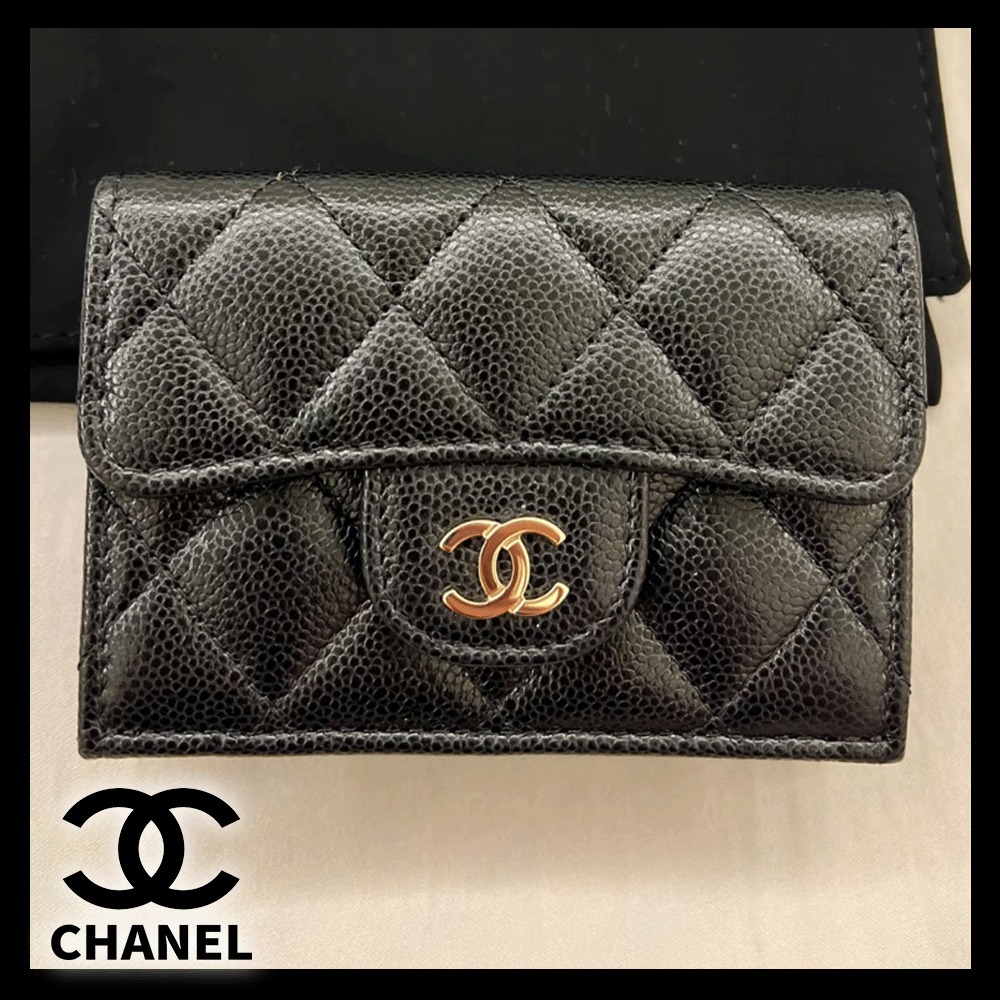 日常に溶け込む上質のミニマル【CHANEL】三つ折り ウォレット