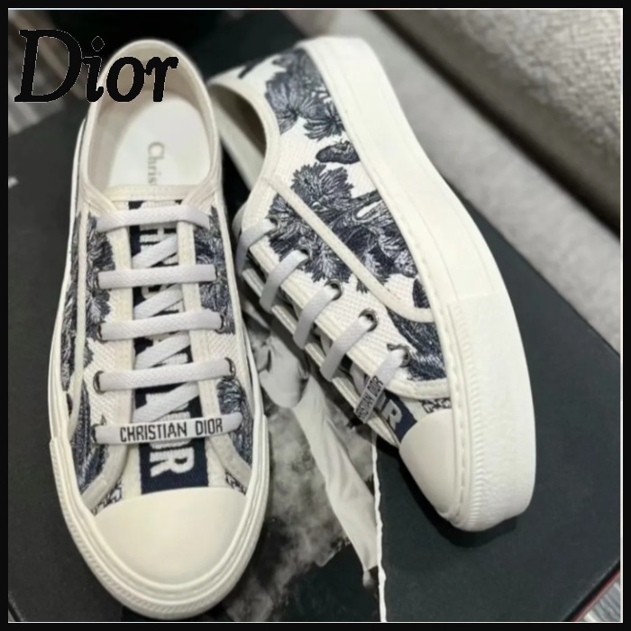 【どんなスタイルにも合わせやすい♪】Dior スニーカー
