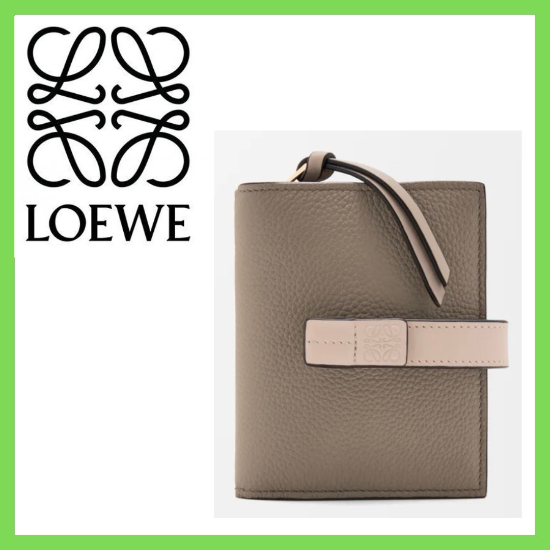 LOEWE ソフトグレインカーフスキンコンパクトなジップ付き