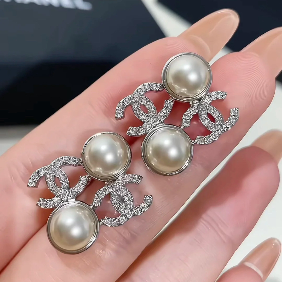 《大人エレガント》CHANEL パールが輝く 25S ピアス