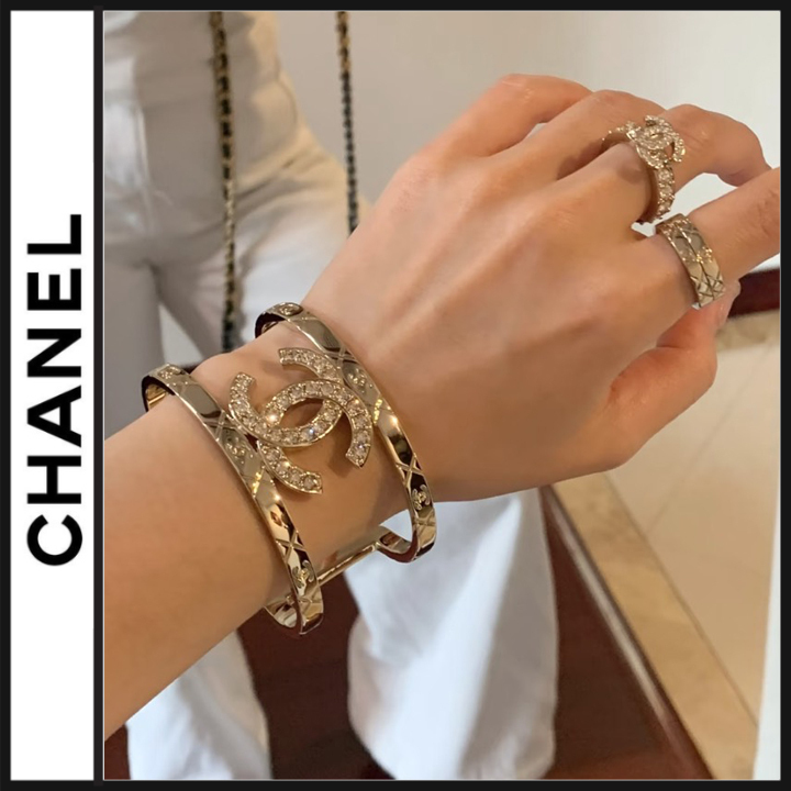 ゴージャスな手元に♡CHANEL キラキラストラス バングル