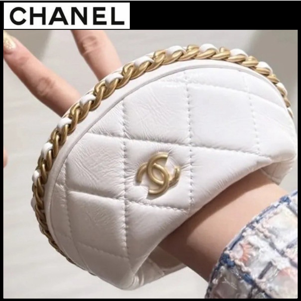 アクセサリー感覚で使えちゃう☆ 【CHANEL】ミニクラッチバッグ