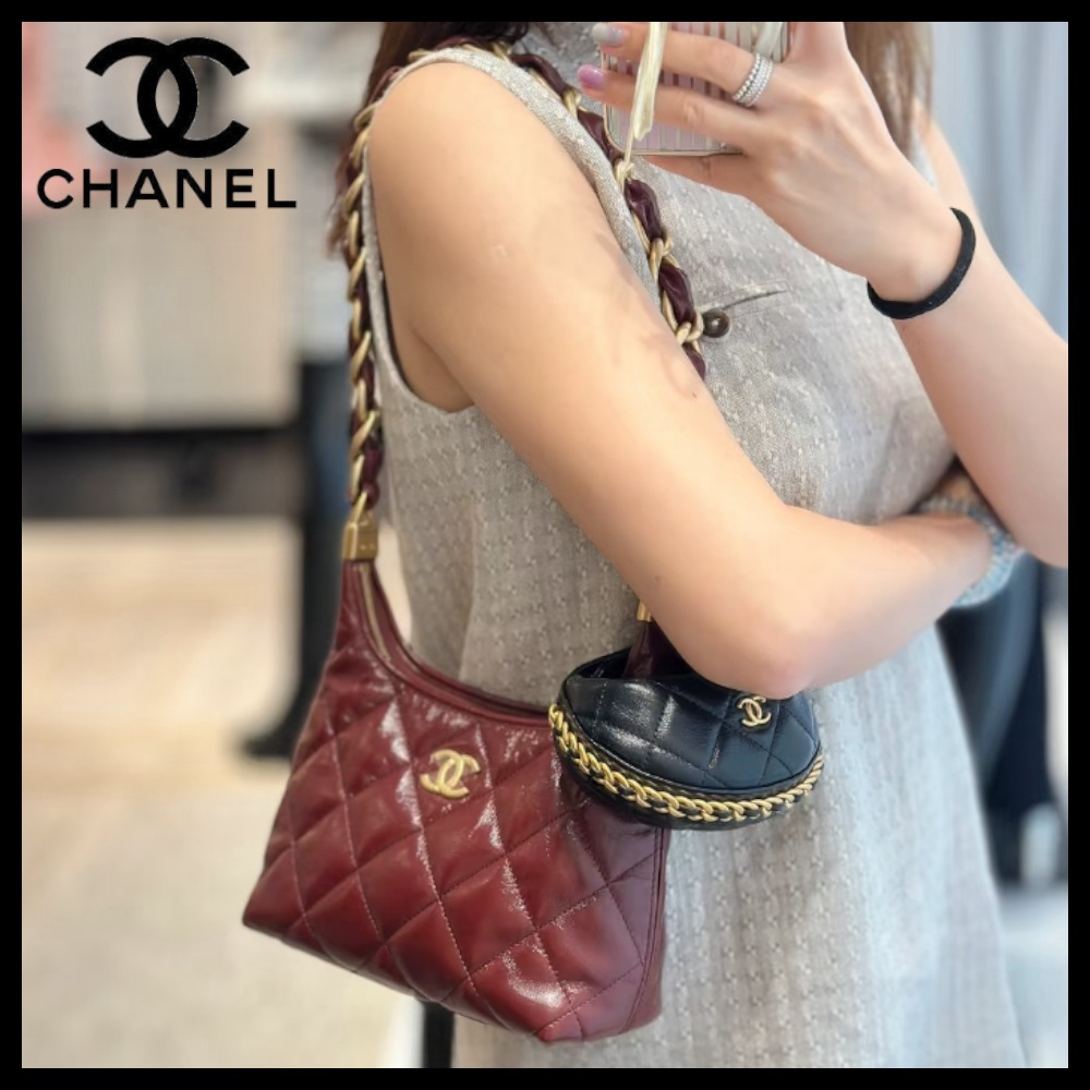 【小ぶりなのに収納力◎】CHANEL ショルダーバッグ