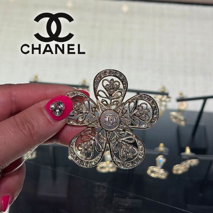 繊細なフラワーモチーフ★【CHANEL】ブローチ