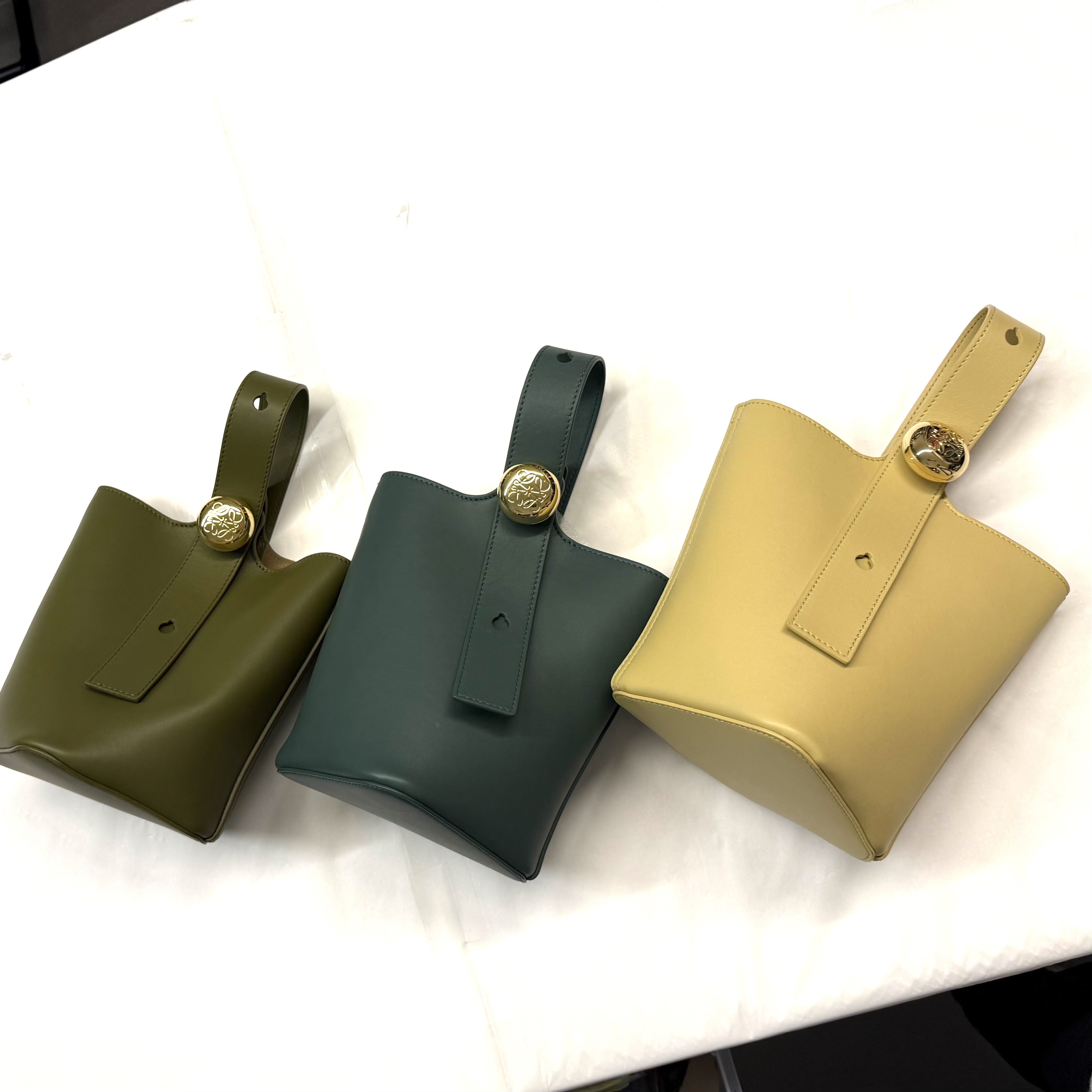 可愛いフォルム♪ ペブル バケット バッグ LOEWE ミニ ◆ カーフ