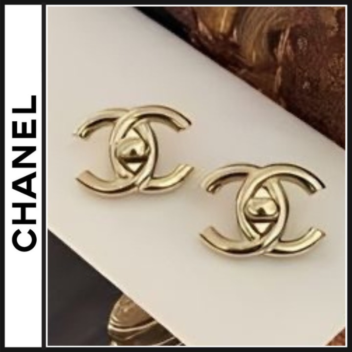 大人気復刻♡CHANEL ターンロックピアス