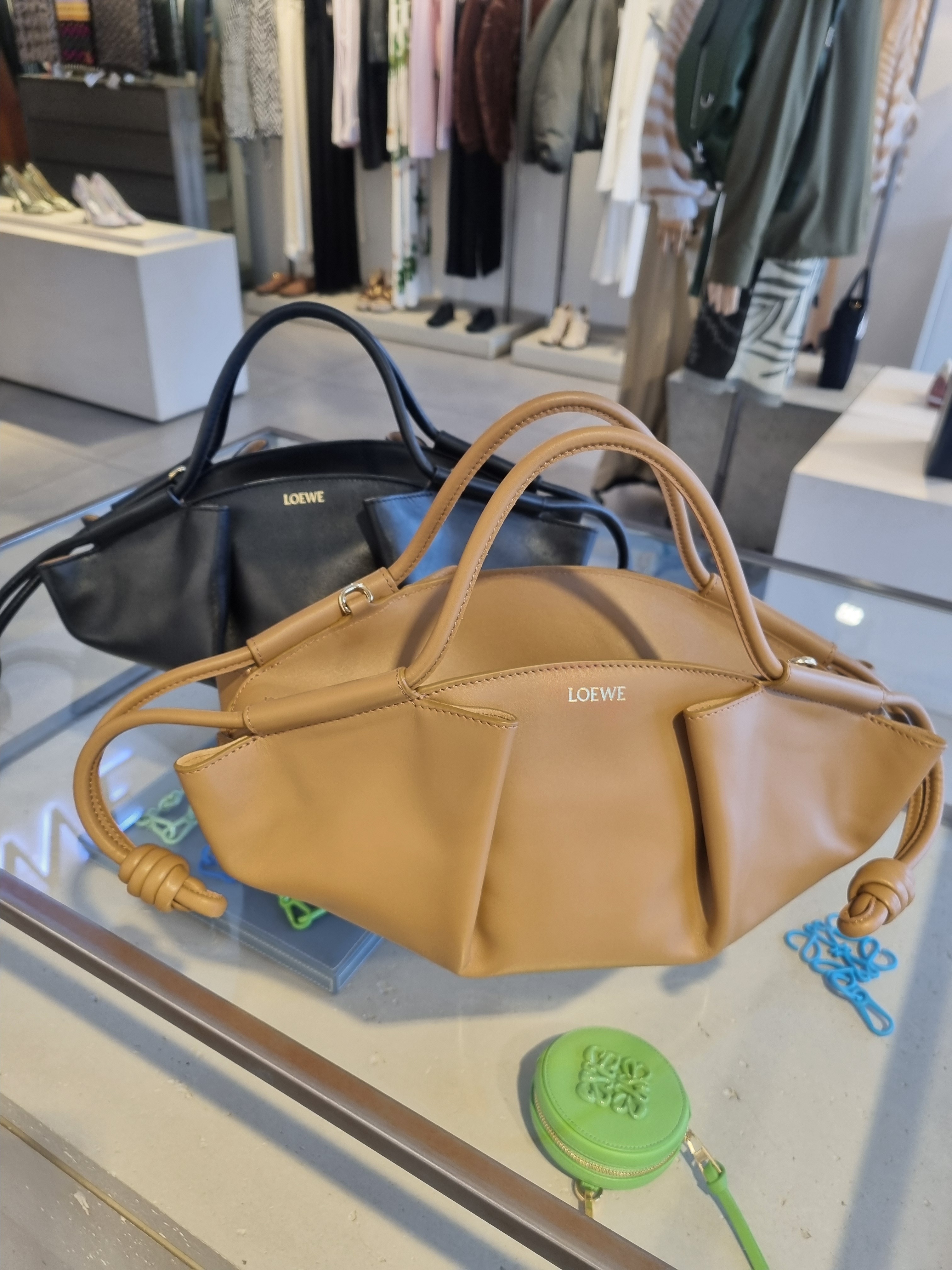 直営店買付☆☆【LOEWE】ロエベ パセオ ショルダーバック SMALL