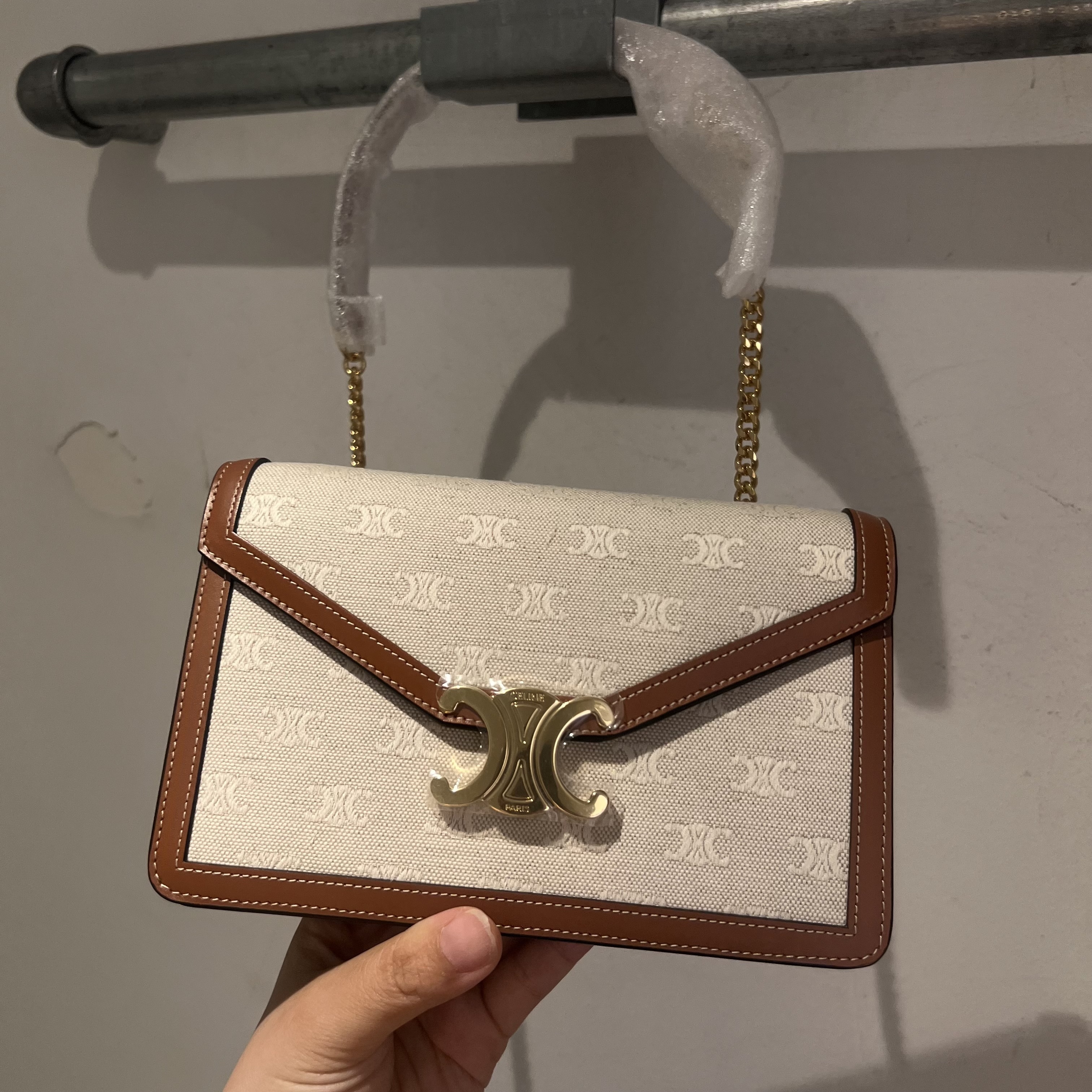 【CELINE】VIPセール！Margo チェーンウォレット テキスタイル