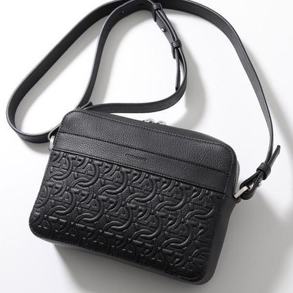 FERRAGAMO(フェラガモ) ショルダーバッグ(メンズ) - 海外通販のBUYMA