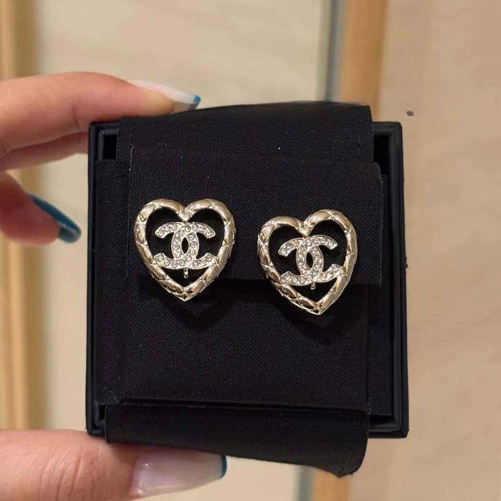 【CHANEL】ピアス ハート ココマーク キルティング キラキラ