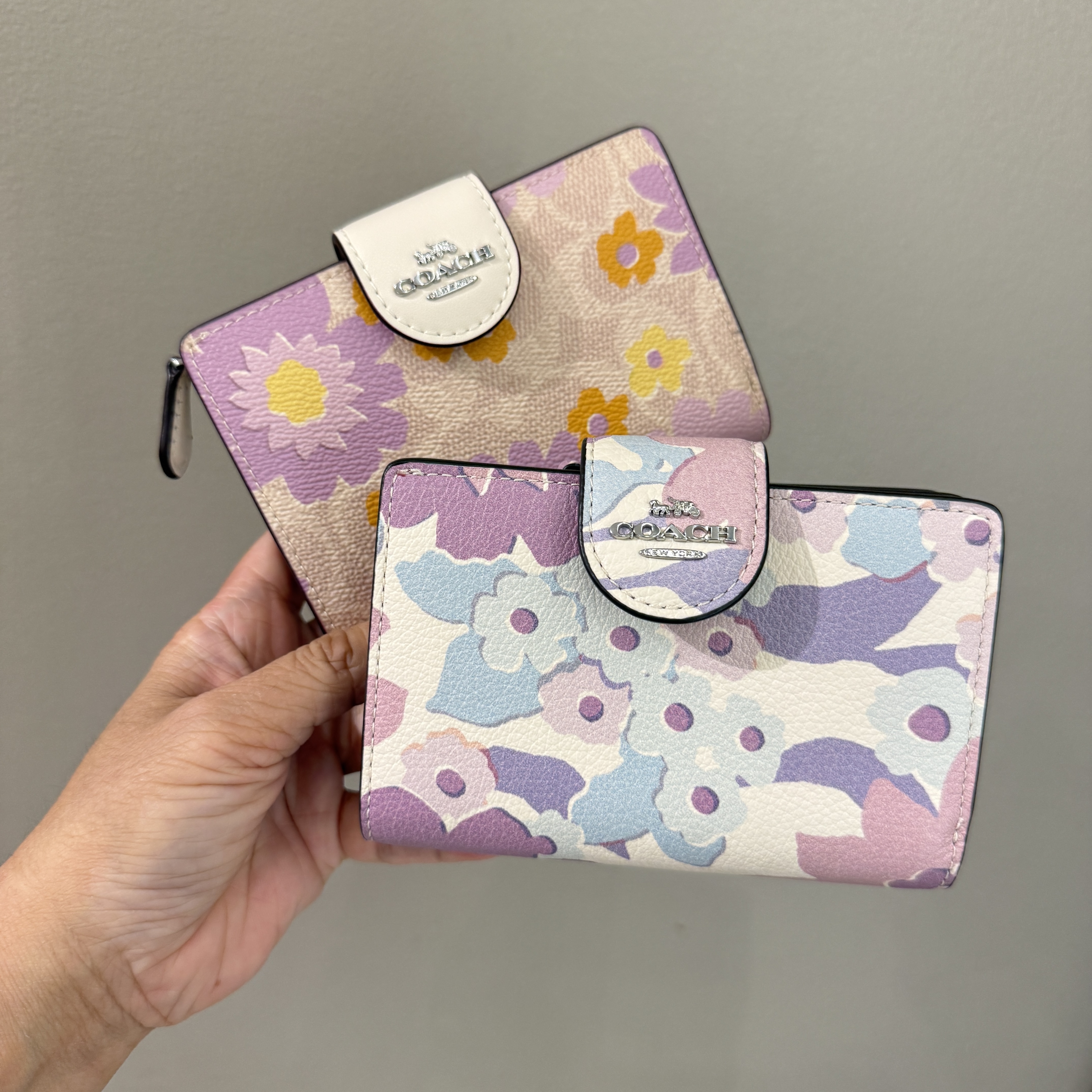 日本未入荷 Coach Medium Corner Zip Wallet 財布 花柄