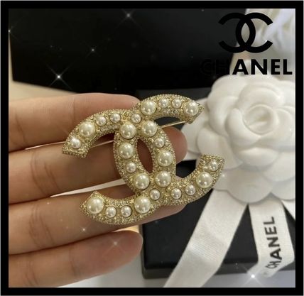 パール ブローチ CHANEL(シャネル) - 海外通販のBUYMA