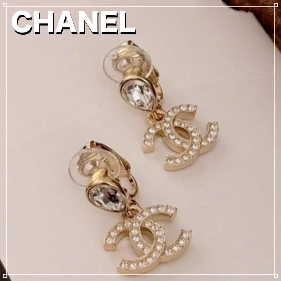 【輝きで魅せる】CHANEL 25A CCロゴクリスタルピアス 新作