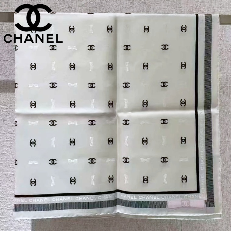 《ロゴがいっぱい》CHANEL スカーフ 25p CCロゴ