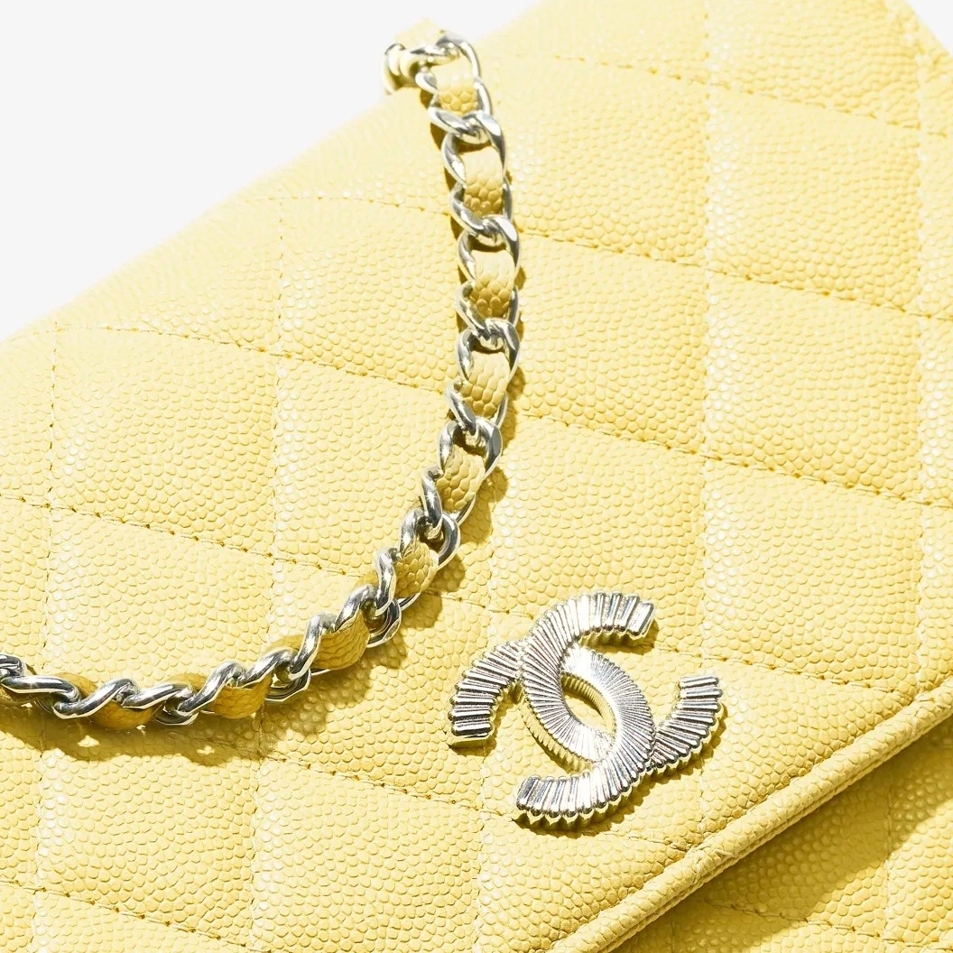 《CHANEL》 チェーンウォレット ライトイエロー