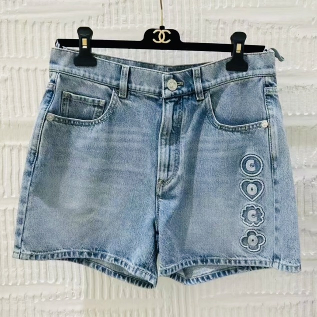 《トレンドを超えた永遠の魅力》CHANEL ショートパンツ デニム
