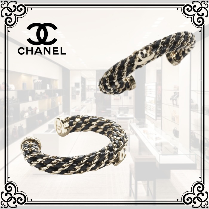 ゴールド＆ブラックがかっこいい♪【CHANEL】バングル